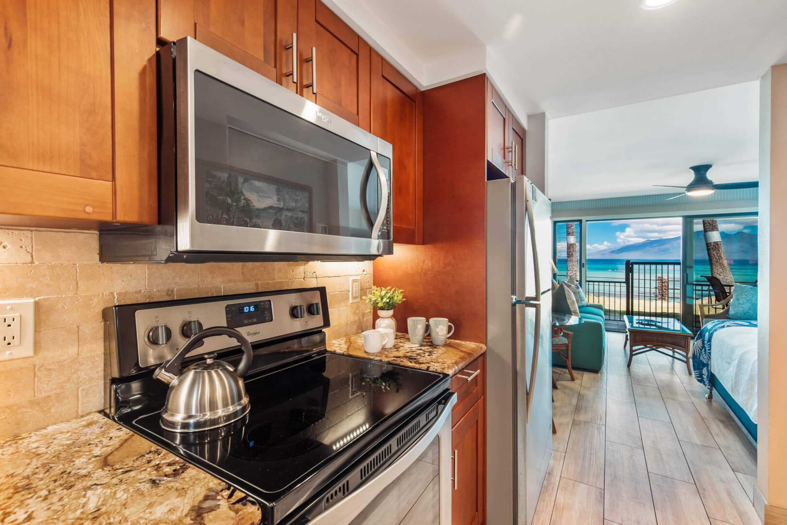 Condo in Lahaina · ★4.89 · 1 bedroom · 2 beds · 1 private bath - Image 13