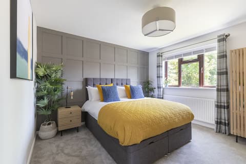 Stunning Five Bed Detached Home with Hot Tub