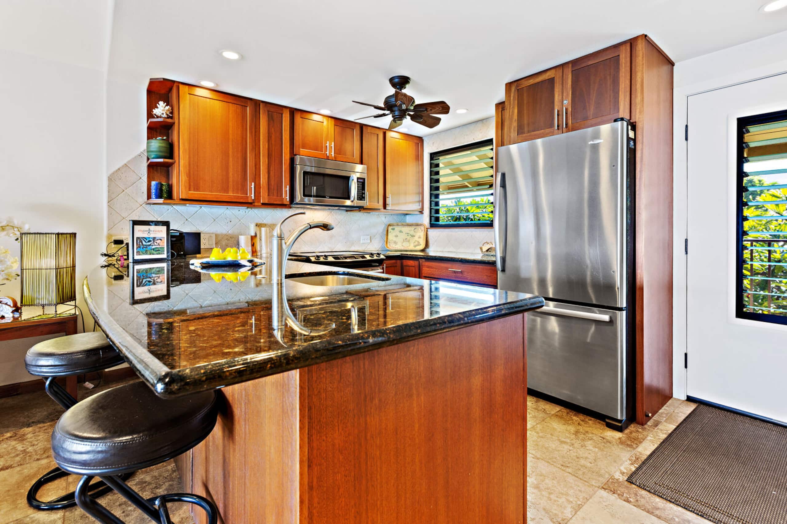 Condo in Lahaina · ★4.86 · 1 bedroom · 1 bed · 1 bath - Image 4