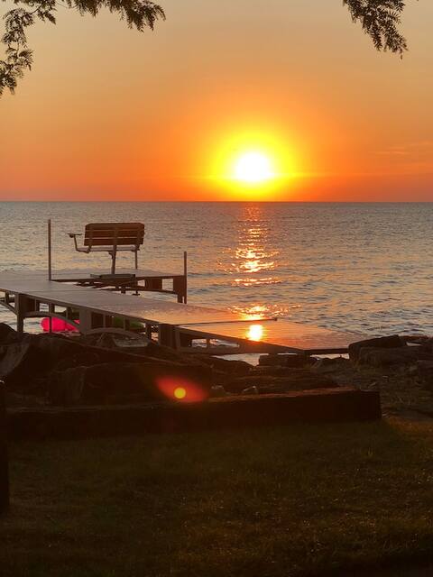 Here Comes the Sunset: Waterfront Oasis, sleeps 12