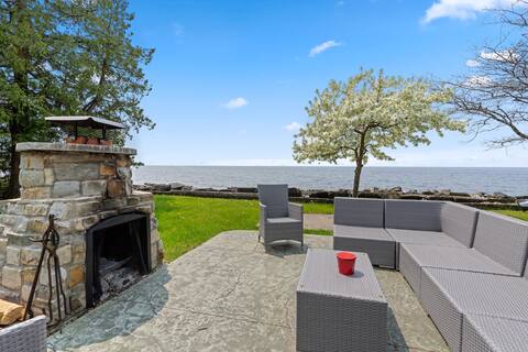 Waterfront Sunset Haven Outdoor Fireplace + Kayaks