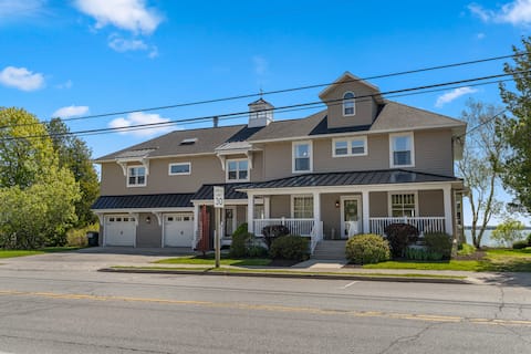 Retreat in Downtown Baileys Harbor -on the water