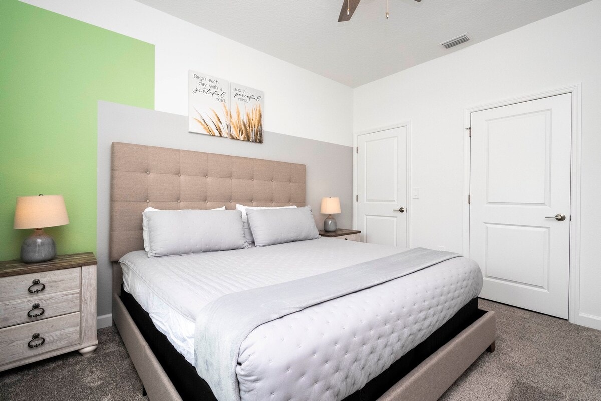 Bedroom 1: King-size bed, Smart TV (Ground Floor)