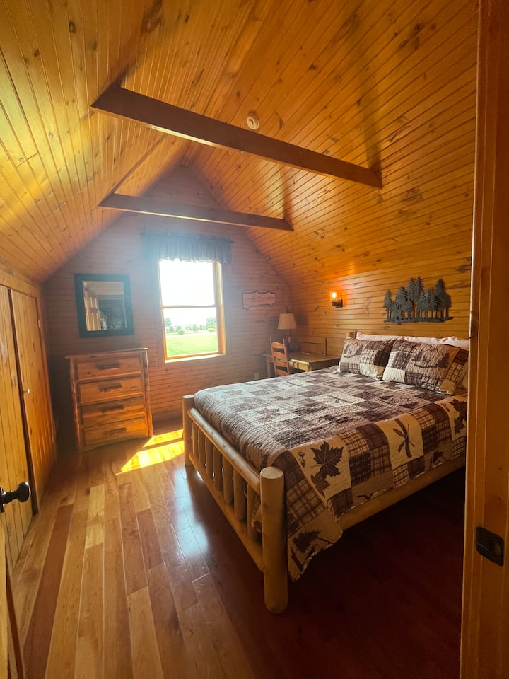 Queen Bedroom #2 (Second story)