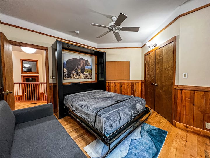 חדר שינה 5: מיטת מרפי עם מזרן קווין