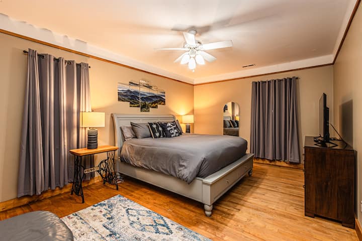 חדר שינה 6: מיטת קינג סייז (בדירה)