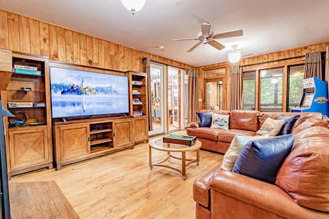 Mountain Home | Sleeps 18 | Golf | Community Pool