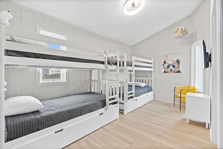 2 dvojlôžka s oddelenými lôžkami (4 dvojlôžka), 2 ďalšie dvojlôžka