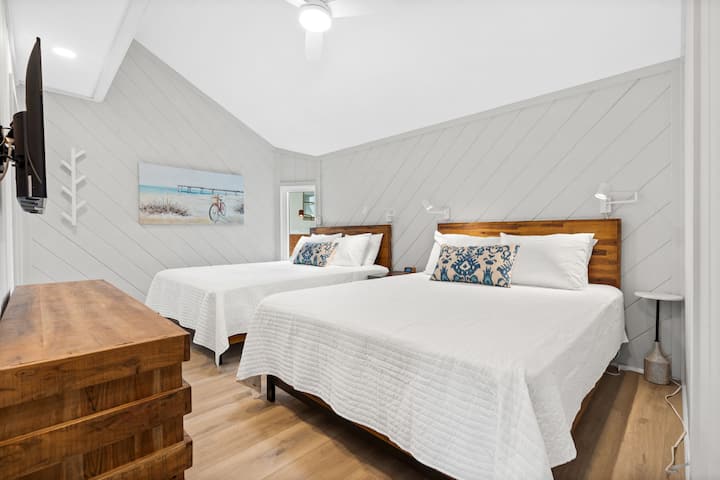 2 manželské postele Queen, výhľad na oceán