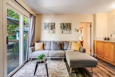 Stunning Muskoka waterfront cottage - Tumble Inn