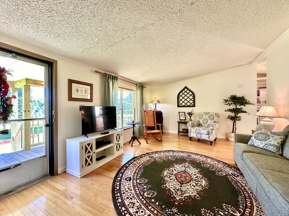 Дневна соба со пристап до предниот трем