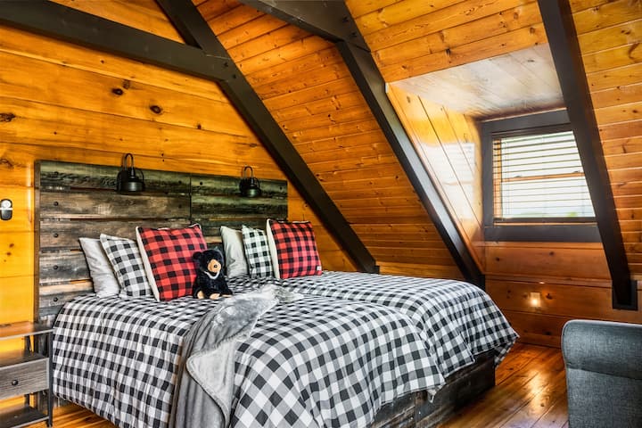 In the "kid suite" use the two twin beds separately or push them together for a king-like experience. 