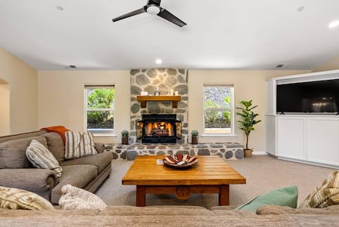 Popular Airbnb listing: Frontier Oaks: Spacious Templeton Retreat in Templeton