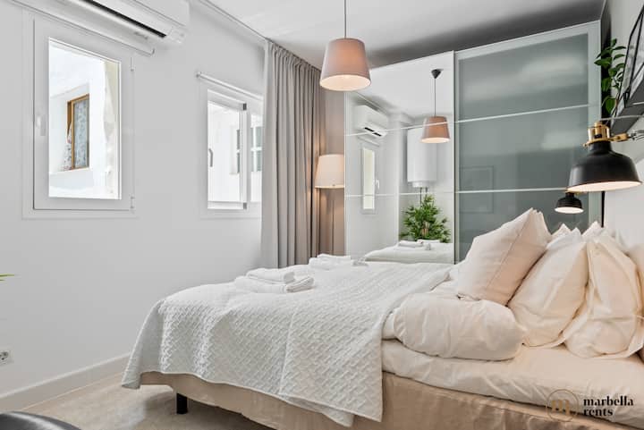 Втората спална соба со брачен кревет