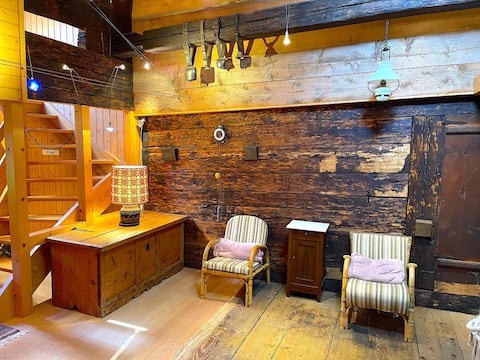 SwissHut Stunning Views Alps & Lake