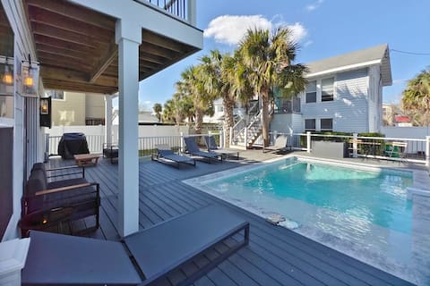 Beach Retreat Complex w/Pool - Sleeps 25!