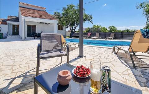 4 bedroom lovely home in Miranje Gornje