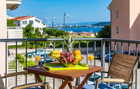 Popular Airbnb listing: Amazing apartment in Kastel Kambelovac in Grad Kaštela