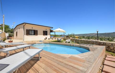 Cozy home in Floridia with house a panoramic view