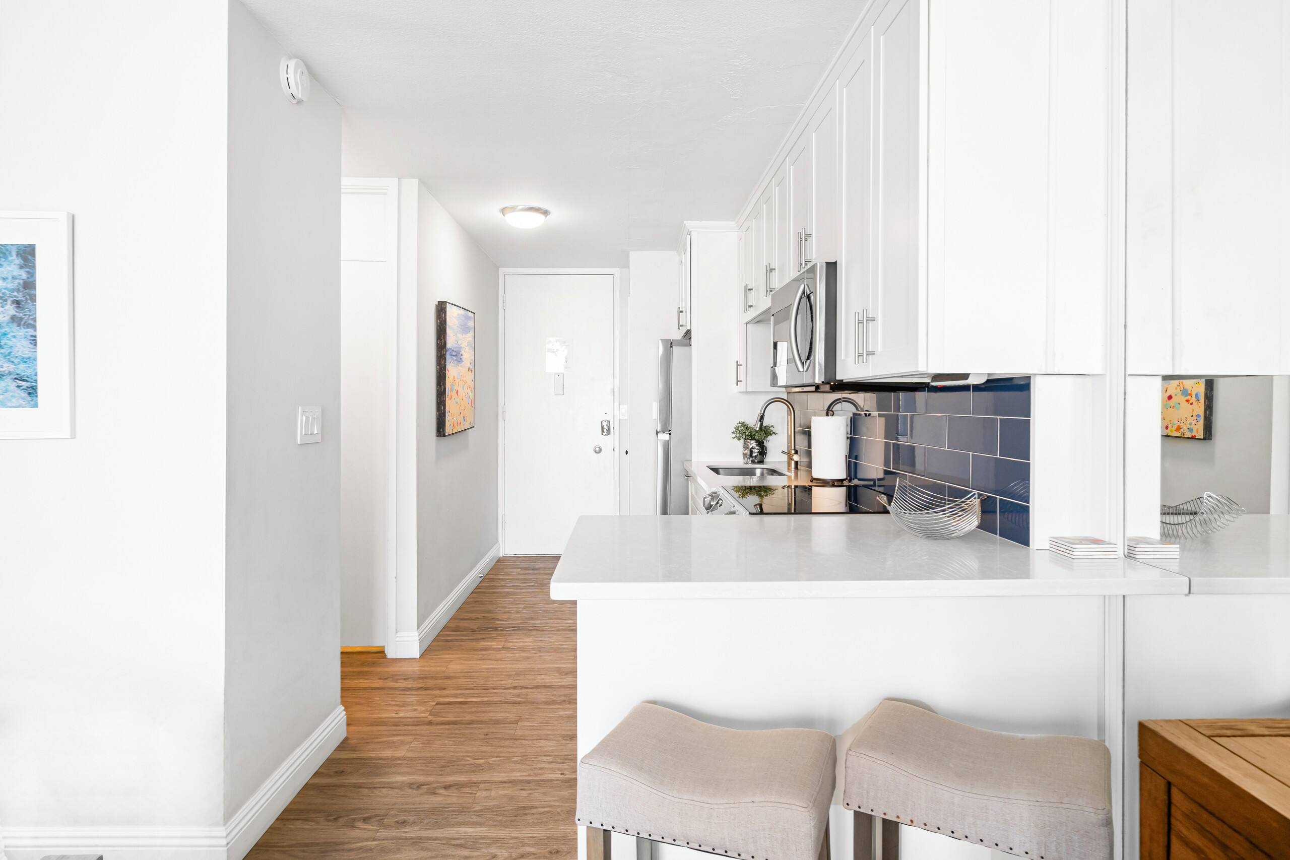 Prime Location! Waikiki City View Studio - Image 7