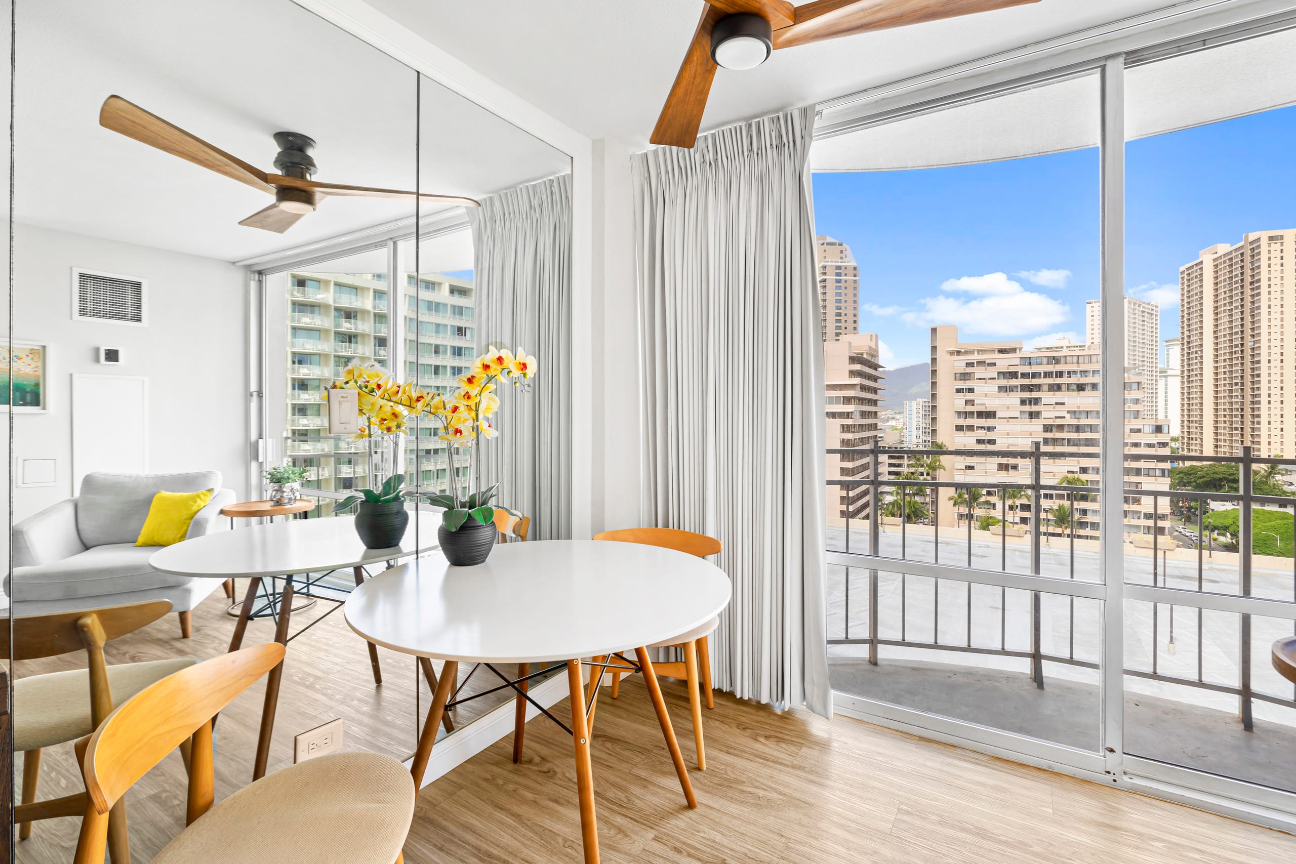 Prime Location! Waikiki City View Studio - Image 2