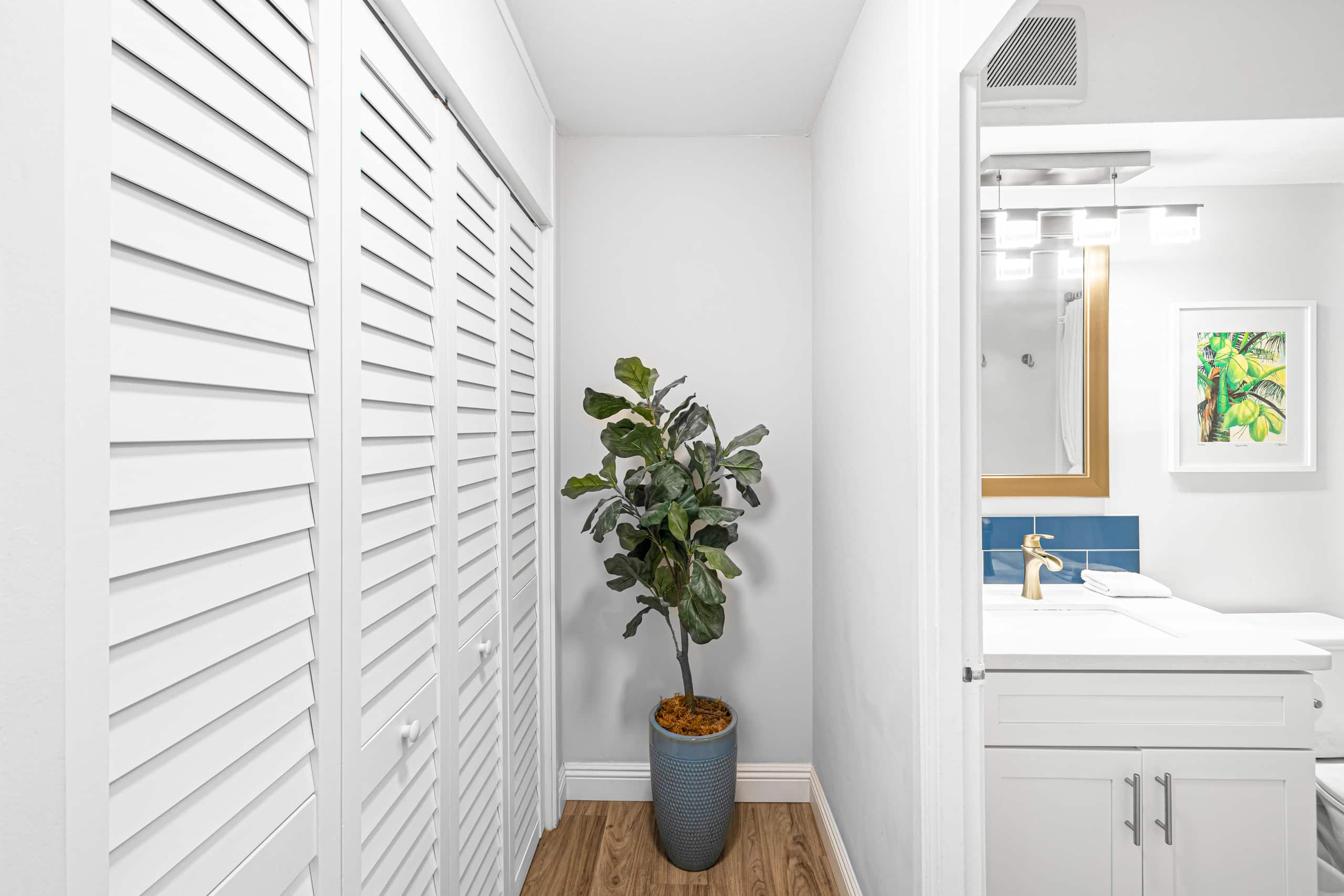 Prime Location! Waikiki City View Studio - Image 9