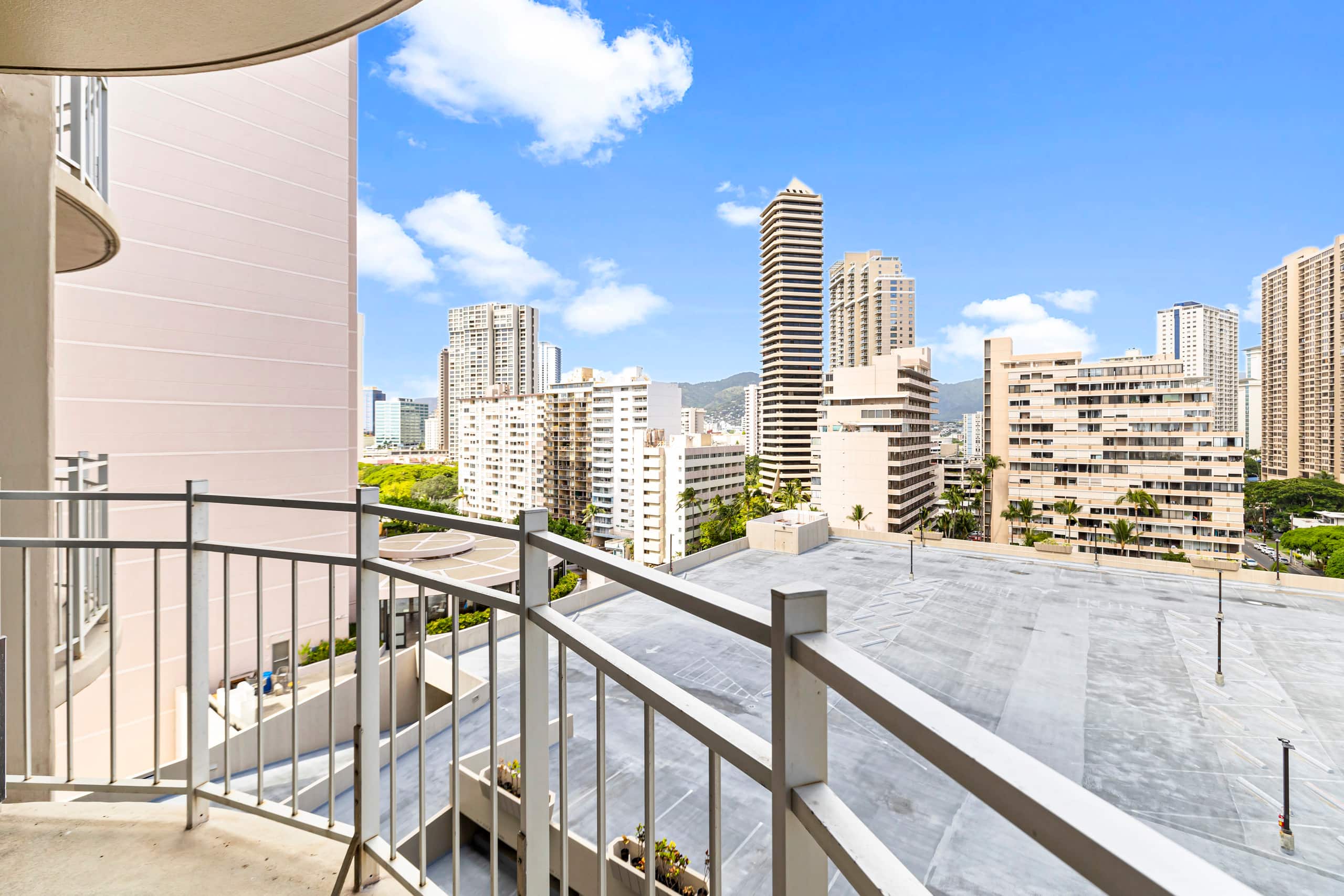 Prime Location! Waikiki City View Studio - Image 15