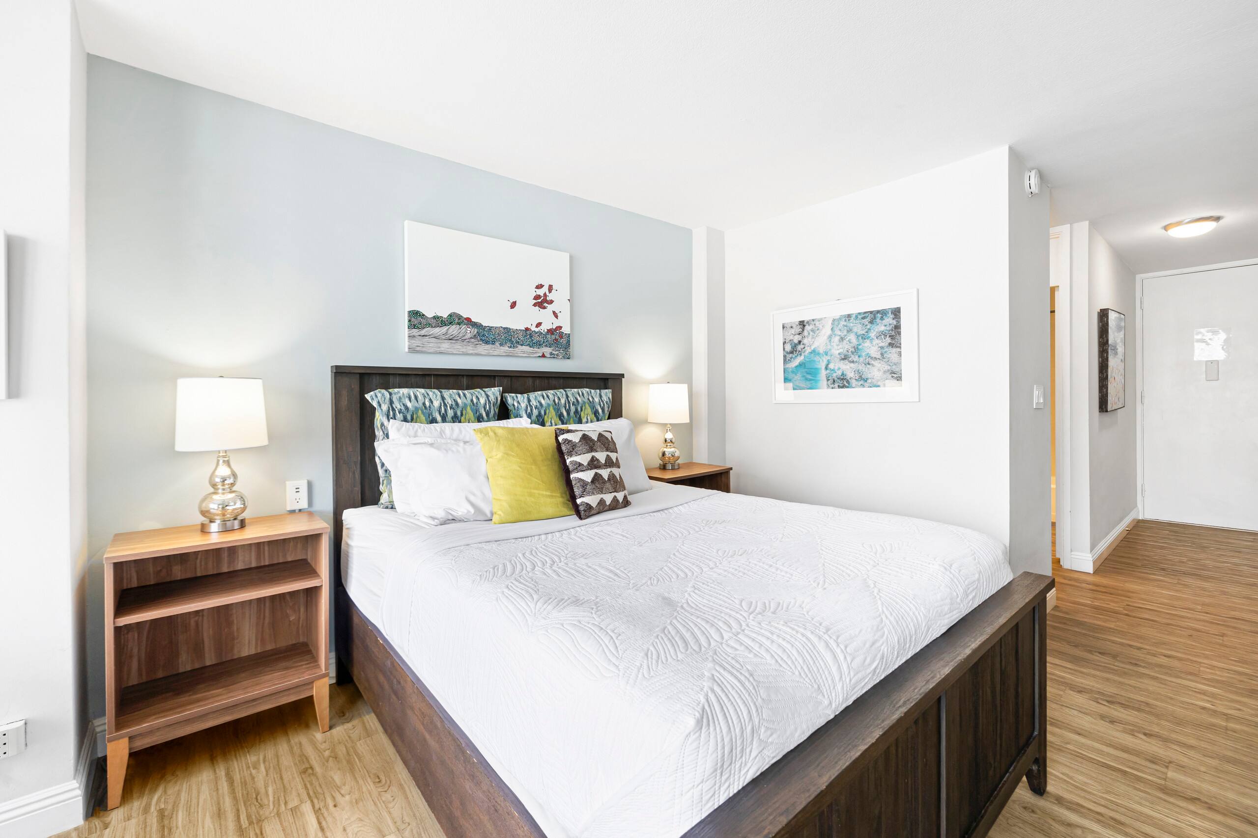 Prime Location! Waikiki City View Studio - Image 12