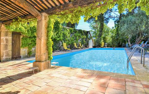 Amazing home in Sernhac with WiFi