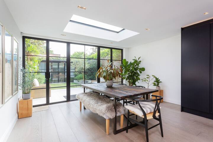 Phenomenal in Fulham by Veeve gallery image 4