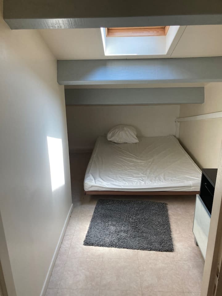 საძინებელი 1