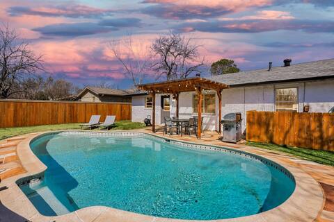 Luxury 4Bed/2Bath Hidden Gem w/ Backyard Oasis