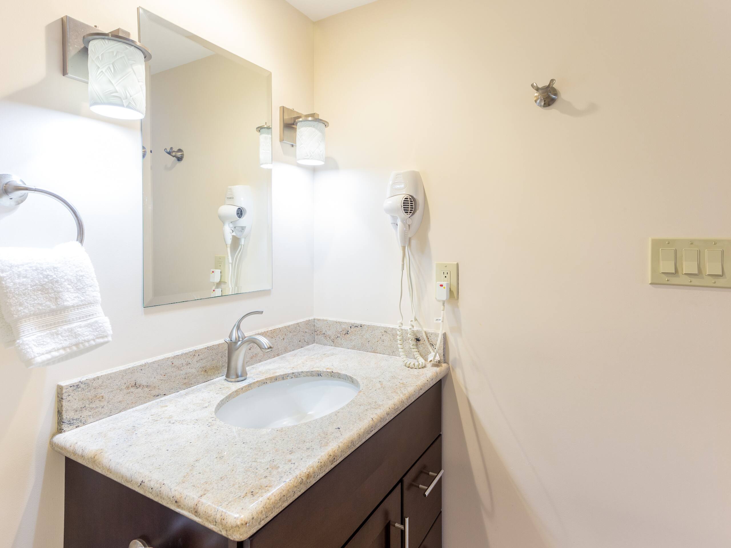 Condo in Kihei · ★4.56 · 1 bedroom · 2 beds · 2 baths - Image 13