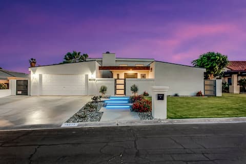 The Penthouse: Huge Pool! Coachella! Fun! Billiard