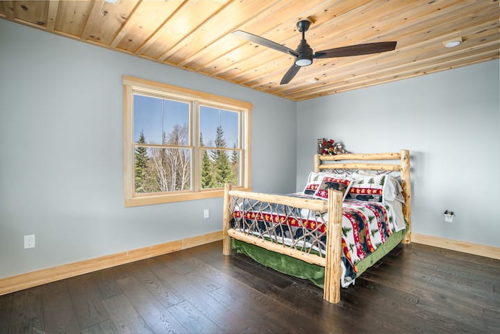 Segundo dormitorio - Cama tamaño queen en el piso principal