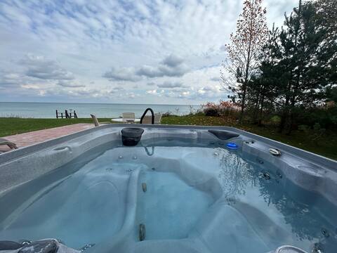 Sheridan Shores Escape - Hot Tub w Amazing Views!