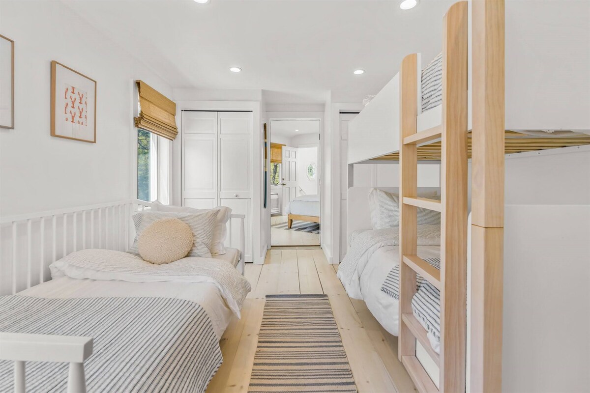 Dormitorio 2 - 3 camas individuales en la planta superior