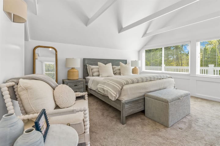 Chumba cha 4 cha kulala cha ghorofa ya juu - Kitanda aina ya King, Runinga