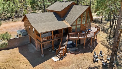 Meadow View Manor | Hot Tub~Billiards~King Beds