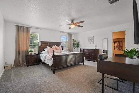 Silver River Retreat Large Home! Community Pool