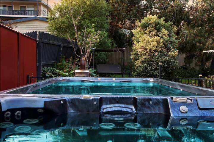 Cruickshank Retreat I Spa and Dip Pool gallery image 2