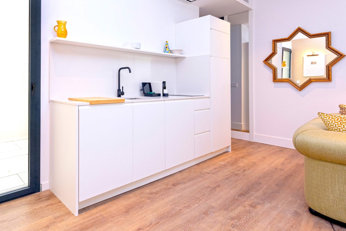 Popular Airbnb listing: Luxury 1bd near Golden Tower. Betis V in Los Remedios