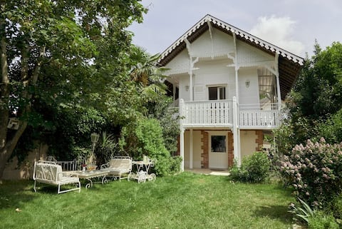 Chalet Olivet, a bucolic house on the water