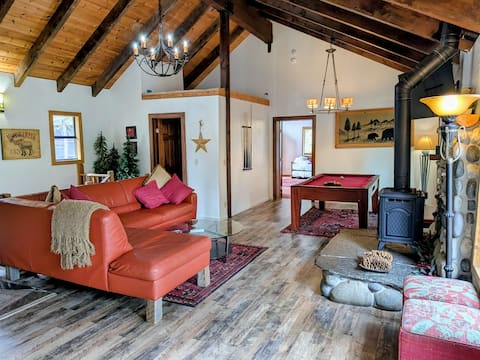 6bd, Hot Tub,Pool Tbl. 10 min to Beach!