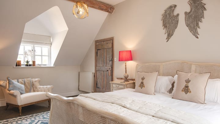 The Grove, Beecham Farmhouse, Bolthole Retreats