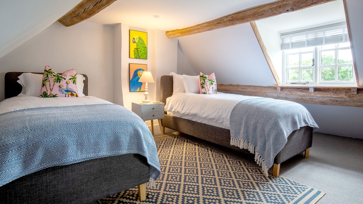 Bear Wood, Beecham Farmhouse, Bolthole Retreats