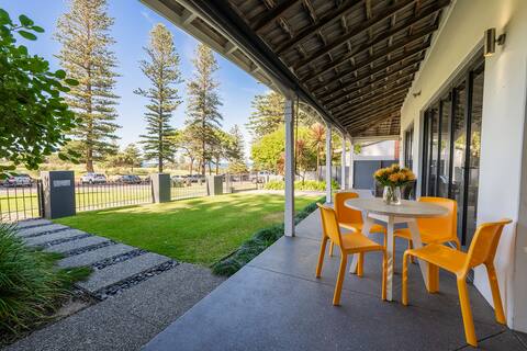 Sea View House - 250m to beach + golf course views
