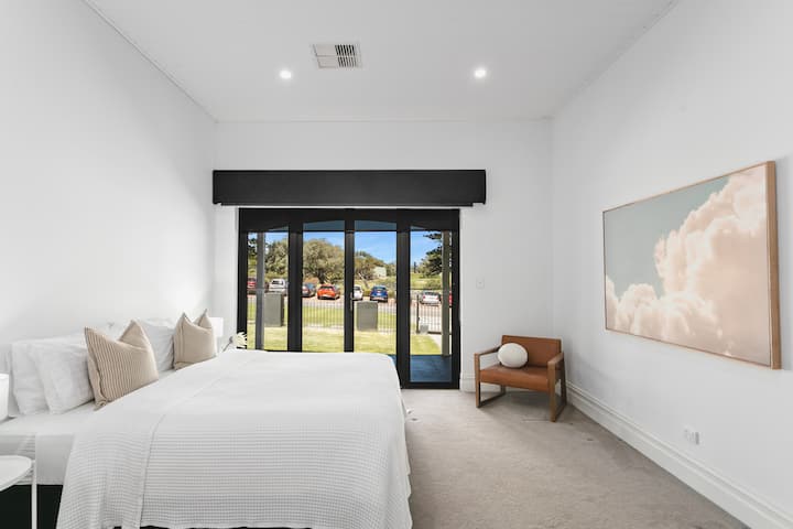 Sea View House - 250m to beach + golf course views