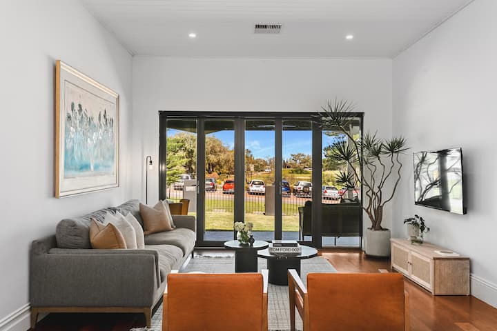 Sea View House - 250m to beach + golf course views