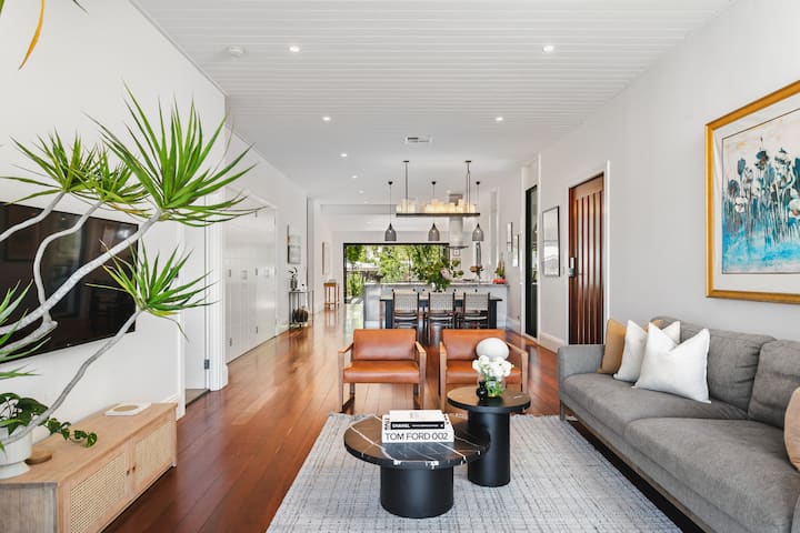 Sea View House - 250m to beach + golf course views
